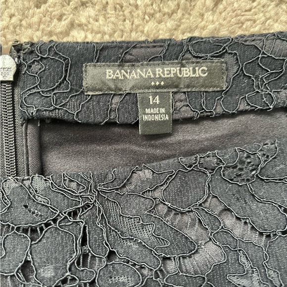 EUC Banana Republic Black Lace Skirt (14) - Picture 2 of 2